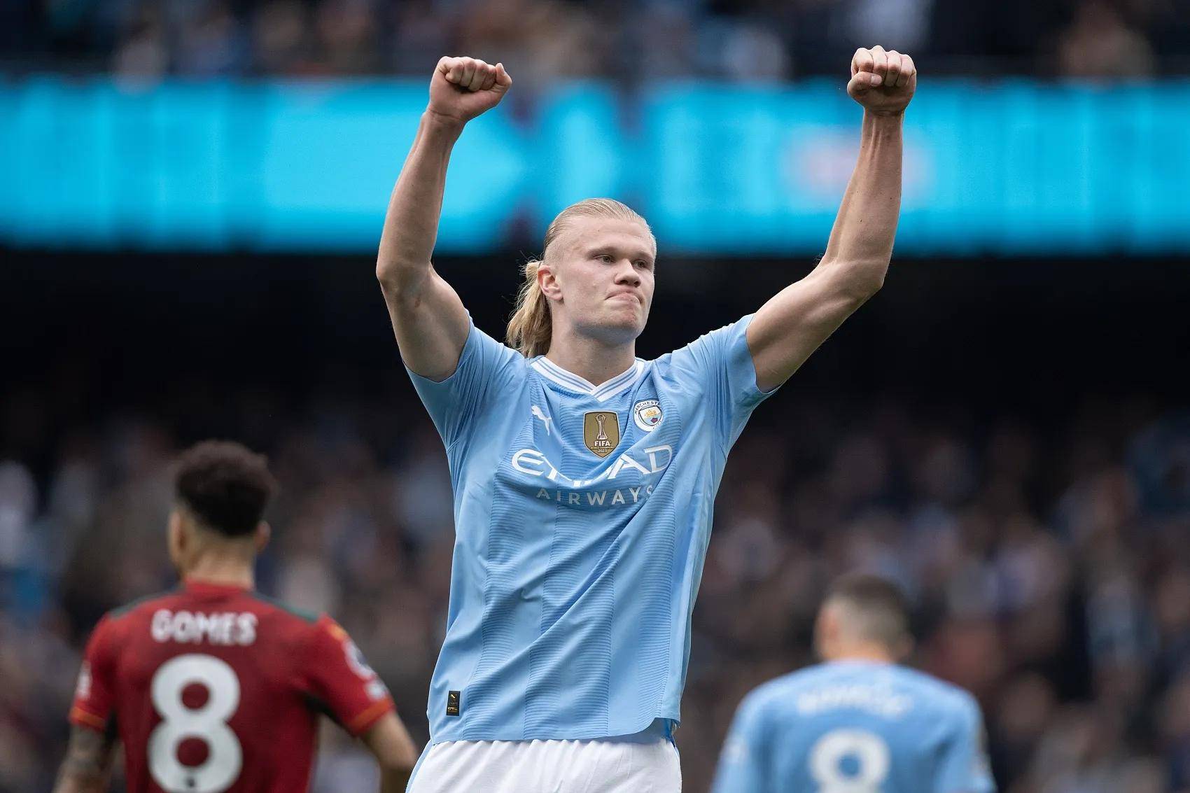 山东泰山今天下午在基地举行球迷开放日，一百多名球迷到场（山东泰山今日下午在基地举行球迷开放日，吸引百余名球迷到场）