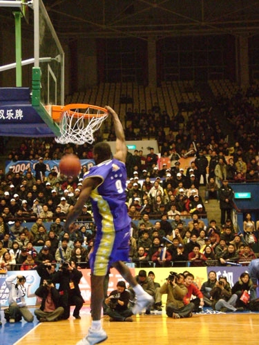 本赛季珀尔特尔缺席，猛龙在内线场均净负对手8.1分（珀尔特尔本季缺阵，猛龙内线每场净落后对手8.1分）