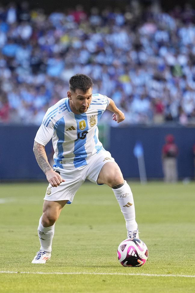 亨利：皇马应该相信阿隆索，上任半年就下课那太荒谬了（亨利：皇马应信任阿隆索，执教半年就解雇太荒唐）