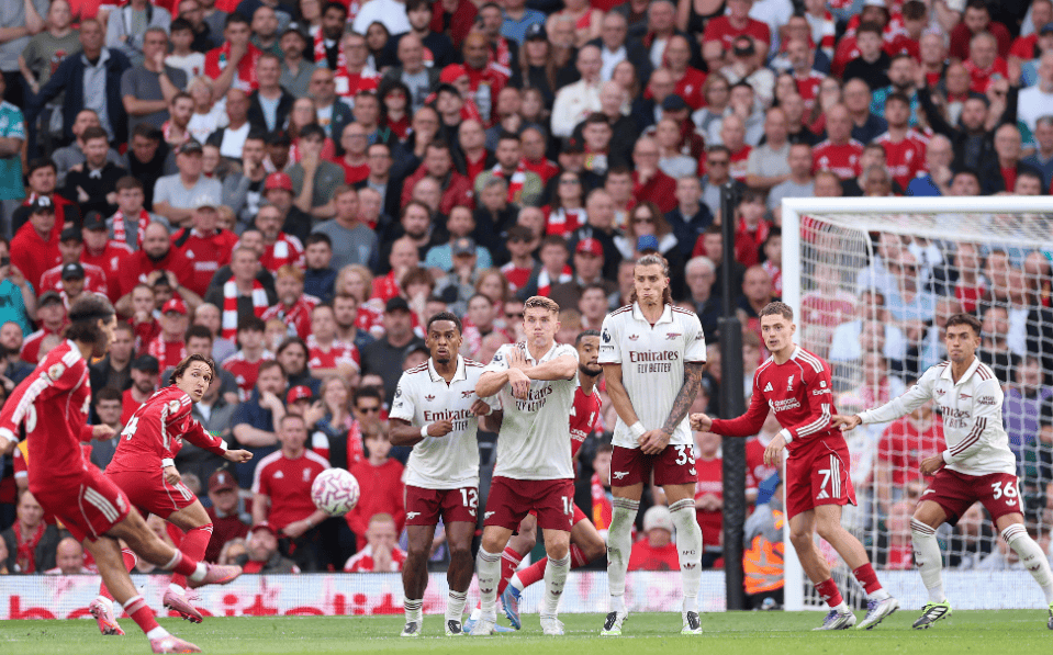 欧冠梅开二度后染红，迪亚斯是继格列兹曼之后第二人（欧冠先梅开二度再染红，迪亚斯继格列兹曼后成第二人）