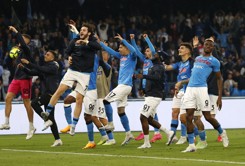 欧冠本周最佳阵容：马杜埃凯、孔德、格林伍德、卡尔在列（欧冠本周最佳阵容出炉：马杜埃凯、孔德、格林伍德与卡尔入选）