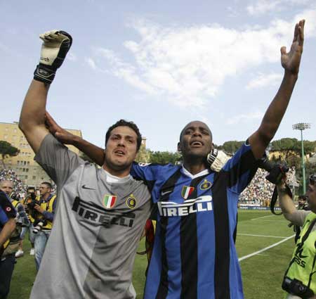 传闻：除枪手外，拜仁和切尔西也在密切关注罗比尼奥-瓦斯（曝：除阿森纳外，拜仁与切尔西同样密切关注罗比尼奥-瓦斯）