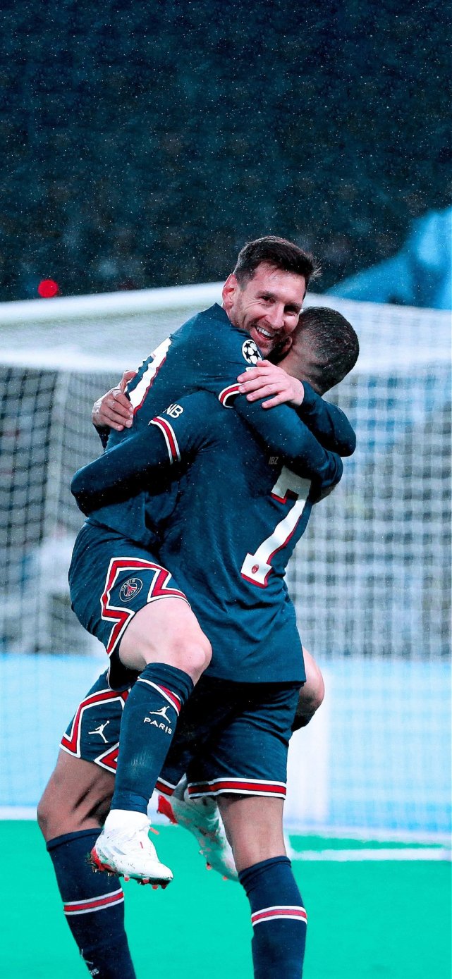 球队连胜势头延续，积分榜争夺愈发激烈（连胜势头不减，积分榜竞争愈加白热化）