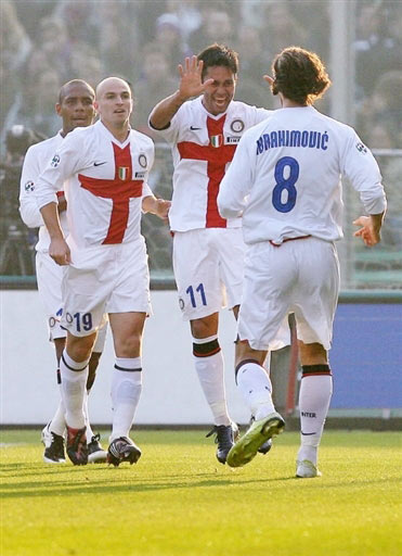 爱德华兹生涯已101次单场得分30+，追平唐斯并列队史第一（爱德华兹生涯第101次单场30+，与唐斯并列队史第一）