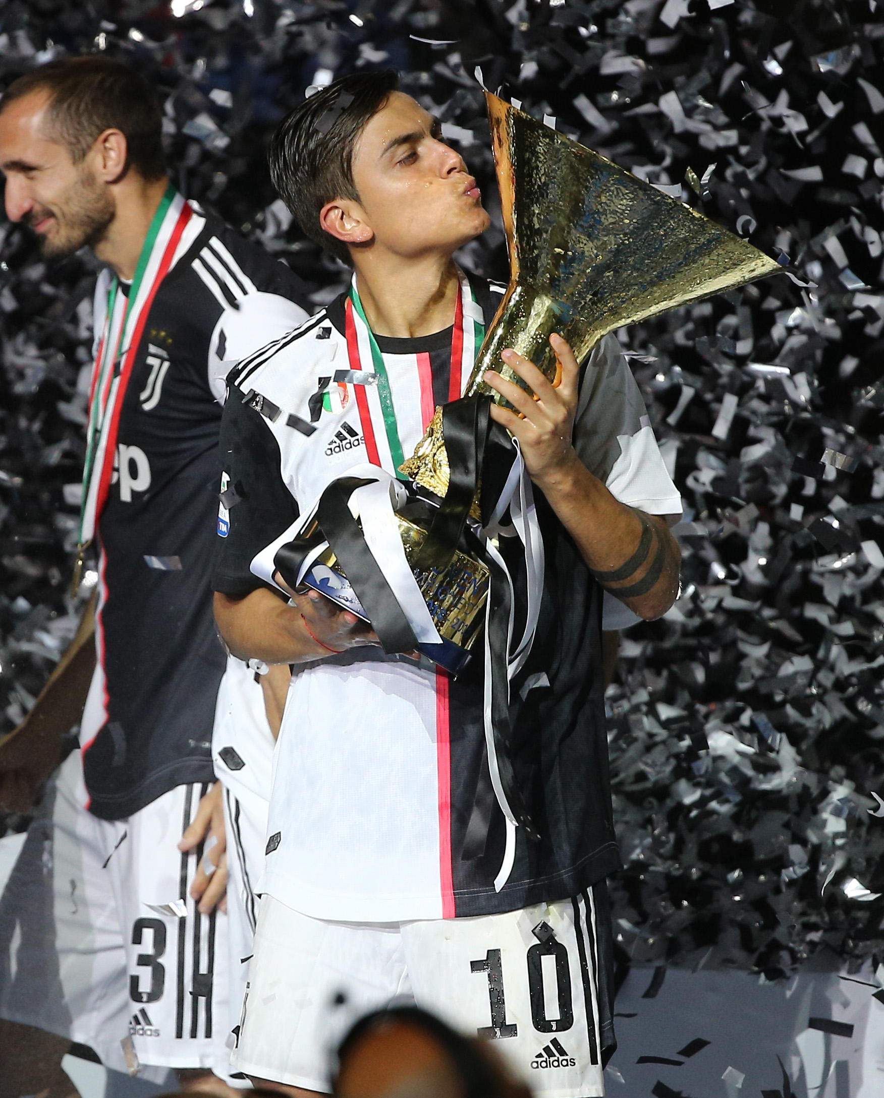 德甲强强对话引爆讨论（德甲巅峰对决引发热议）