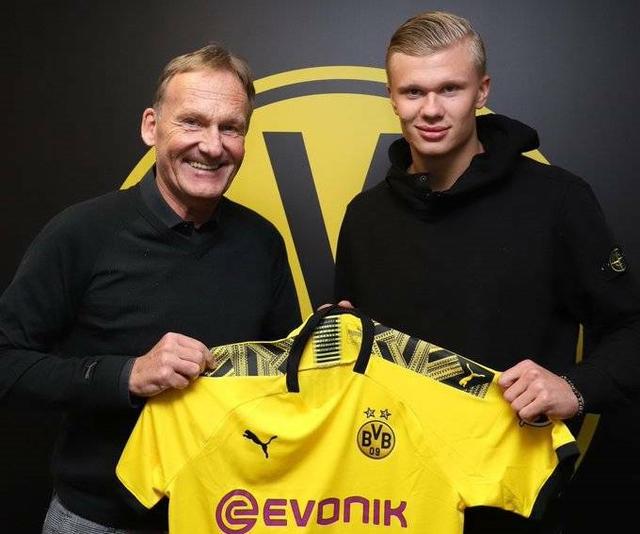 米体：家乡球队维亚雷焦深陷低迷，里皮对球员讲话鼓励他们（米体：维亚雷焦陷低谷，里皮向全队致辞鼓劲）