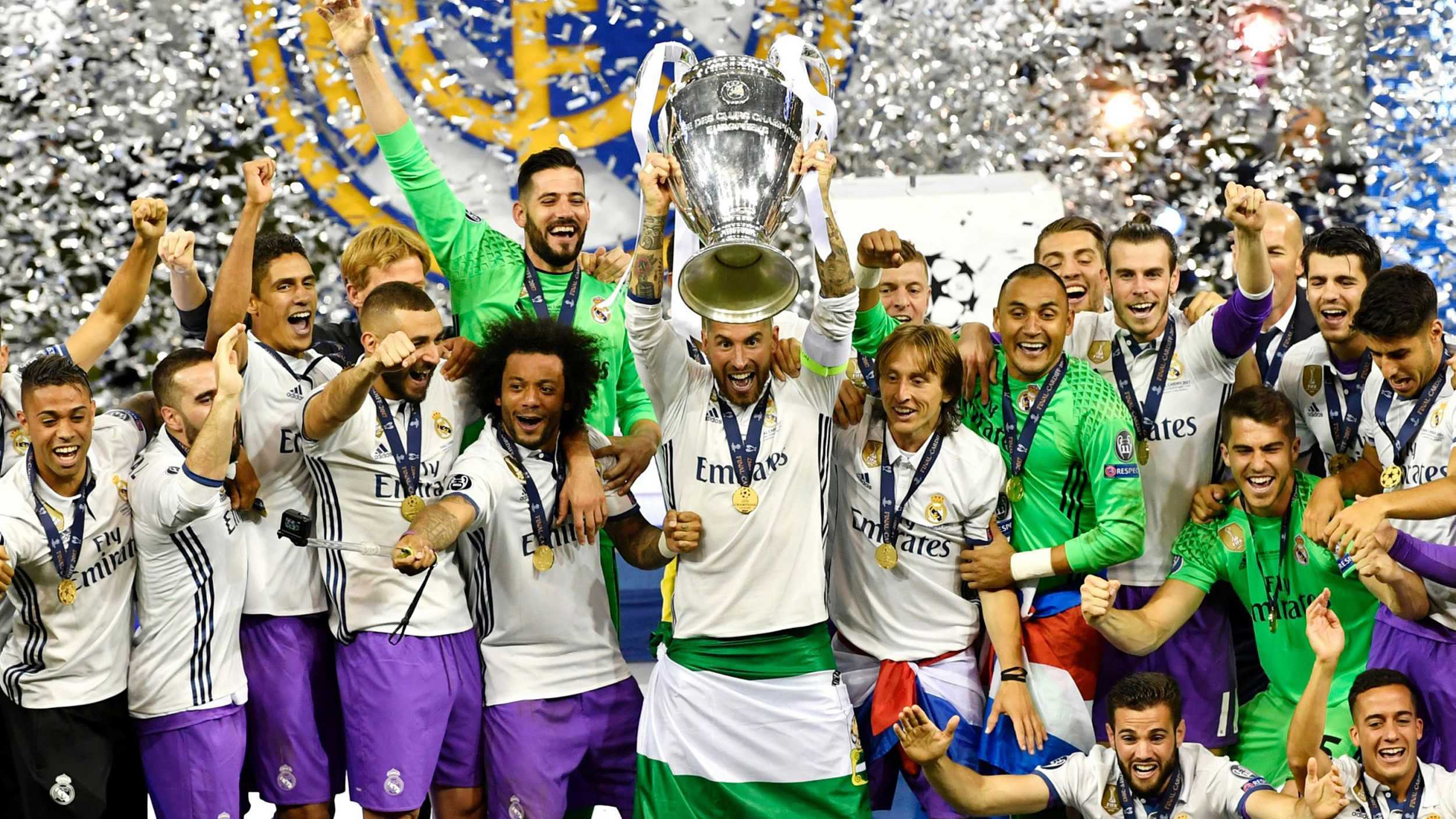 篮球湖人球迷热情支持球队（湖人球迷热烈力挺球队）