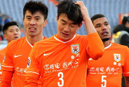 状态不佳！爱德华兹11中3得到15分5失误（手感低迷！爱德华兹11投3中仅拿15分并出现5次失误）