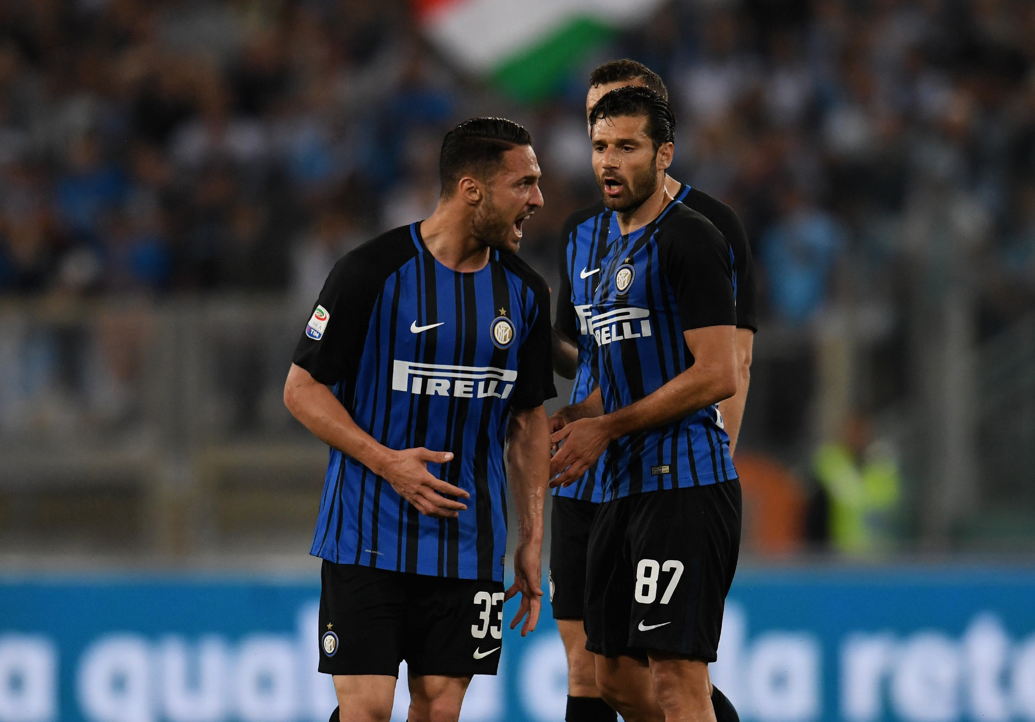 龙赛罗：巴萨落后8分都能夺冠 皇马有15冠底蕴也能做到（龙赛罗：巴萨即使落后8分仍能封王，皇马凭15冠底蕴同样可成）