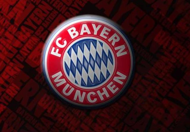 梦幻联动！T1四人组造访拜仁主场，领取印有自己名字的拜仁队服（梦幻合作！T1四将做客拜仁主场，获赠印有姓名的拜仁战袍）