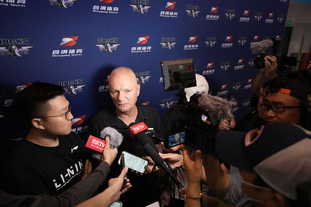 中超比赛焦点：北京国安迎战青岛队,（中超焦点之战：北京国安对决青岛队）