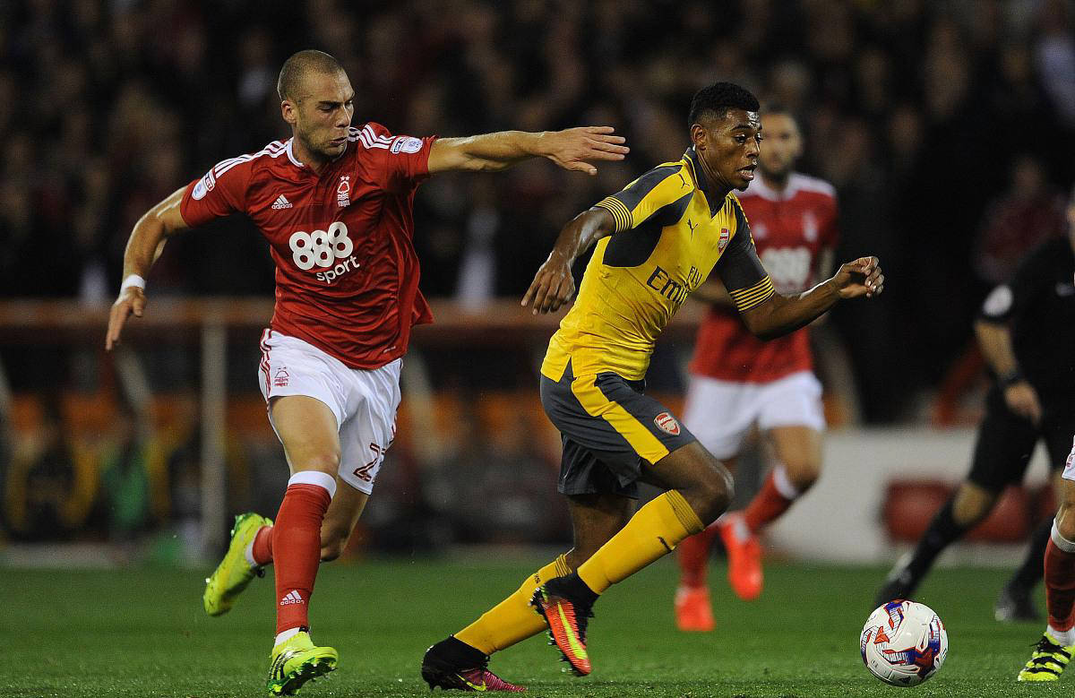 独领风骚，目前欧冠前8球队英超占4席，其余四大联赛各出1队（欧冠八强英超四席领跑，其余四大联赛各仅一队在列）